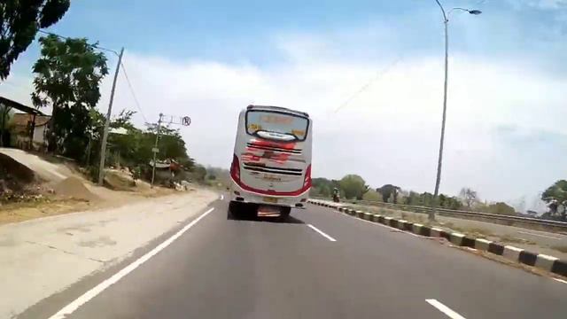 Duel Eka cepat suooss jalur sempit‼️‼️⁉️🏁🏁 #pelaridarat #busjatim смотреть онлайн