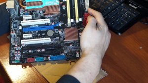 Топовая материнская плата на сокет 775 ASUS P5Q-E