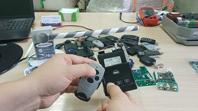 BMW HomeLink легко поменять на новую адаптированную систему для Российских пользователей. смотреть онлайн