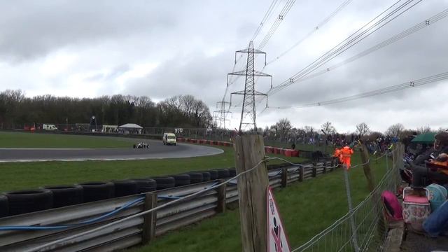 Crash at Castle Combe - formula V ( I think) Quarry Corner. смотреть онлайн