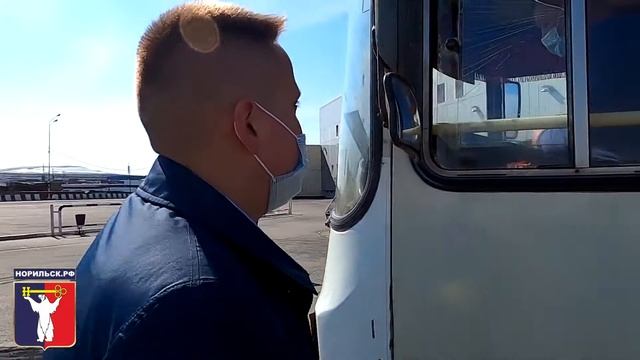 В Норильске масочный режим - проверка перевозчиков и пассажиров смотреть онлайн