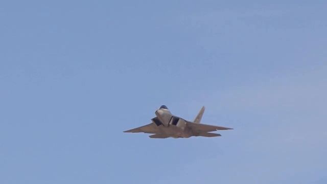 F-22 Raptor • Air Maneuverability Demonstration смотреть онлайн