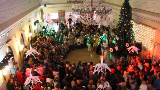 Будет вам не Новый год  - выход Деда Мороза