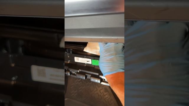 CHERY TIGGO 8 пробег 4000км замена салонного фильтра | Replacing the cabin filter #shorts #cherry смотреть онлайн