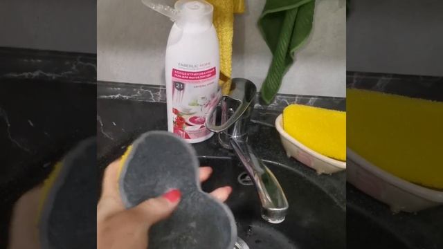 Двухсторонняя губка с антибактериальным эффектом.