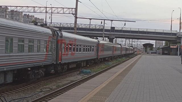 Железнодорожный вокзал "Волгоград-1", приход пассажирских поездов и тепловозов к перрону вокзала смотреть онлайн