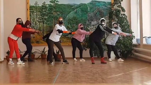 пенсионеры зажигают: танцы танцы... смотреть онлайн