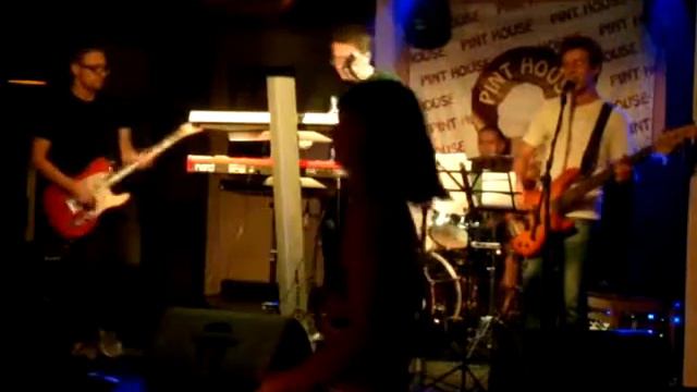 Hitness Club - Московский бит (Браво cover) смотреть онлайн