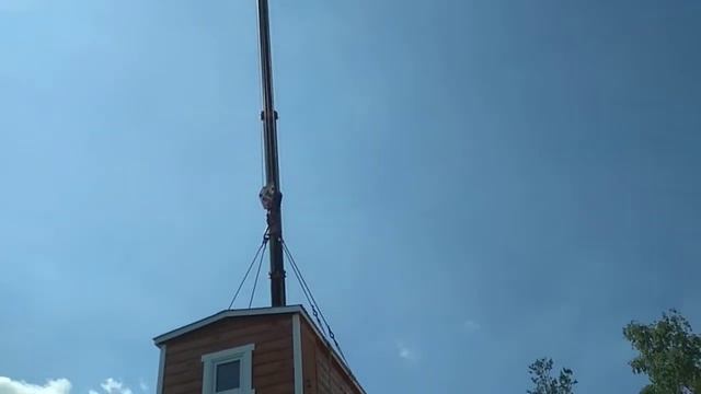 Автокран выгружает баню смотреть онлайн