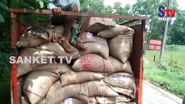 Odisha : Locals detain pickup van suspecting PDS smuggling in Balasore l Sanket Tv смотреть онлайн