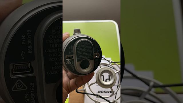 SAMSON SP01 SHOCKMOUNT WITH BLUE YETI MIC смотреть онлайн