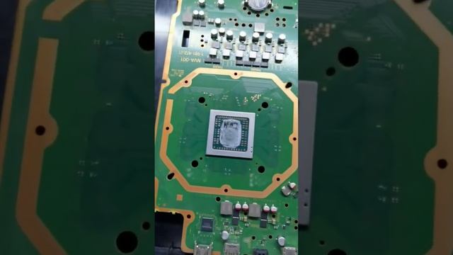 Принесли две Ps4 на обслуживание ?