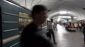 Московский Метрополитен 81-717/714 серии 10152 и 10151 на станции Аэропорт