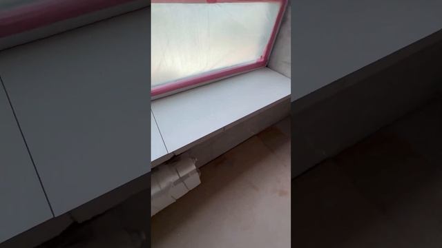 Подоконники и откосы из КЕРАМОГРАНИТА. Резка под 45 гр. #укладкаплитки #керамогранит смотреть онлайн