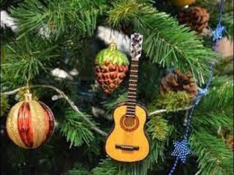Новогоднее попурри New Year Mushup Макс Левченко guitalele cover смотреть онлайн