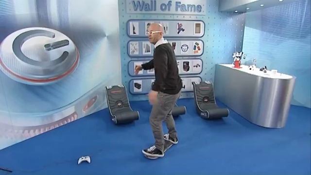 Tony Hawk Ride's Skateboard Controller - The Gadget Show смотреть онлайн