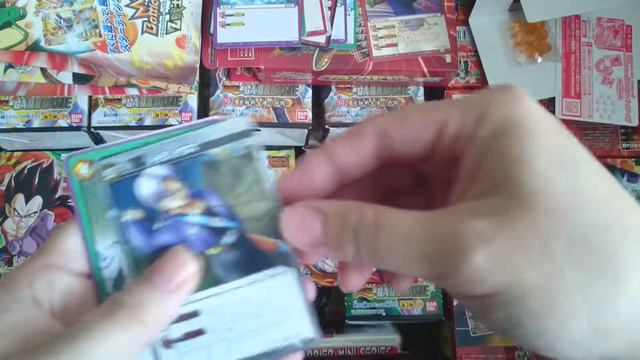 Unboxing Dragon Ball Miracle Battle Carddass MBC-DB01 смотреть онлайн