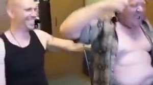 Мужик рассказывает анекдот. Полный ржач