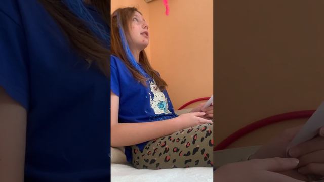 POV: вы погружаетесь в мир, где цвет пряди обозначает ваше предназначение в жизни смотреть онлайн