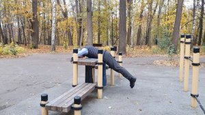 Гиперэкстензия. Вариант для занятий на улице