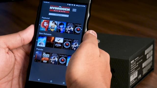Red Hydrogen One Smartphone - Hands On Review смотреть онлайн