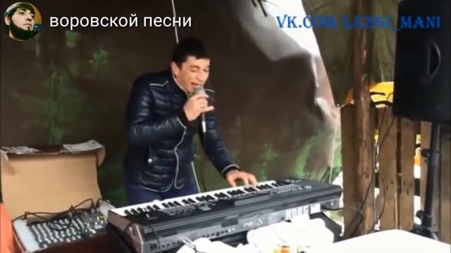 Ночью я родился под забором