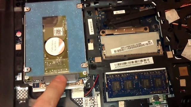 Acer Aspire ONE 756 jak wymienić RAM i dysk RAM HDD upgrade смотреть онлайн