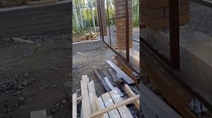 откатные ворота завязанный к  фундаменту забора