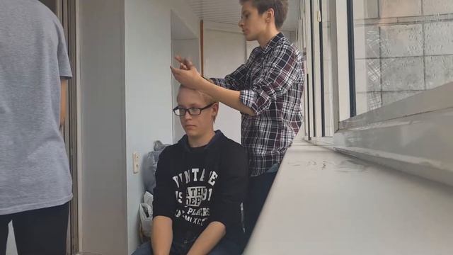 ХАЙПОВЫЙ ИРОКЕЗ. КАК СТАТЬ НАСТОЯЩИМ ПЭНКОМ? ГАЙД ОТ DOKOLENATEAM. смотреть онлайн
