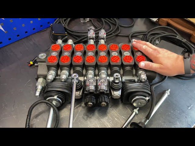 Гидрораспределитель с джойстиком и электро секциями под экскаватор либо телегу с манипулятором смотреть онлайн