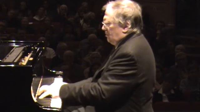 Victor Eresko plays Chopin (mazurka F) смотреть онлайн