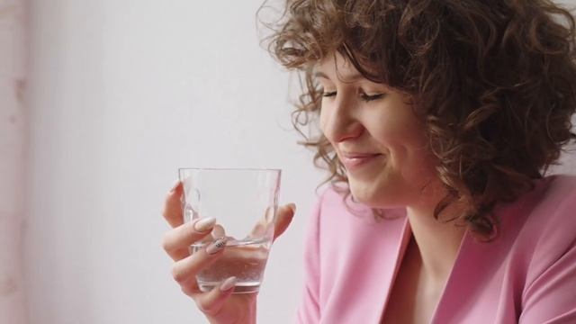 ВЫПЕЙ с утра сразу 4 стакана ВОДЫ и Вы избавитесь от следующих БОЛЕЗНЕЙ… смотреть онлайн