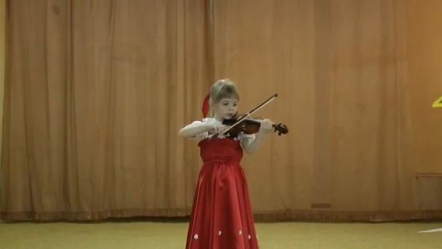Играет Иванова Аделина, 5 лет, скрипка смотреть онлайн
