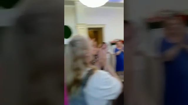 Ведущая и певица, поющий диджей. Ваш праздник будет лучшим!!! смотреть онлайн