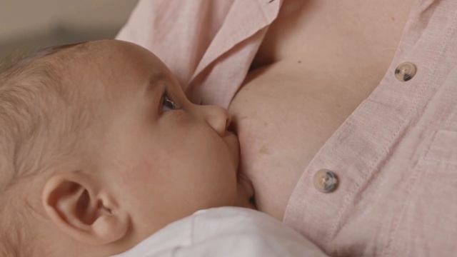 Нужно ли давать новорожденному воду? Можно ли давать воду новорожденному при грудном вскармливании? смотреть онлайн