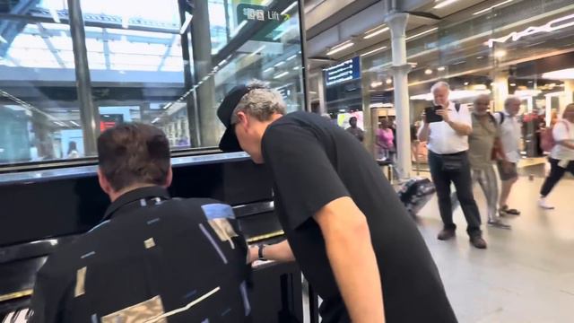 Rock and Roll Piano Jam Gets Out Of Control смотреть онлайн