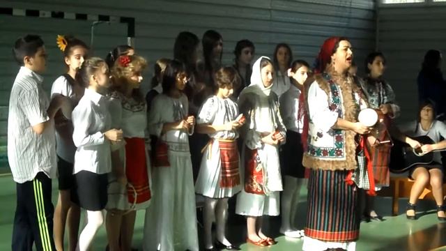 "Dimitrie Sturdza" School Choir playing Romanian Christmas Carols смотреть онлайн