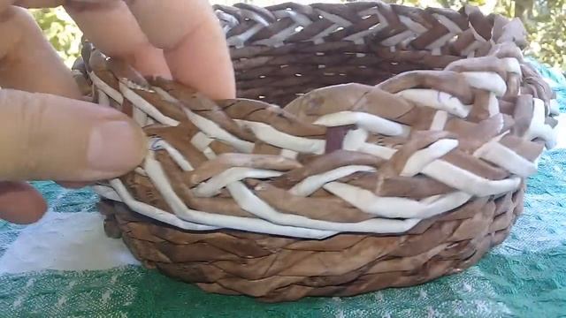 Чашка конфетница бумажными трубками. Əl işlərim Kruşka qəddan və qab. Hörülmə qablar смотреть онлайн