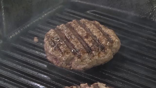 Why America's Test Kitchen Calls the Staub 12" American the Best Grill Pan смотреть онлайн