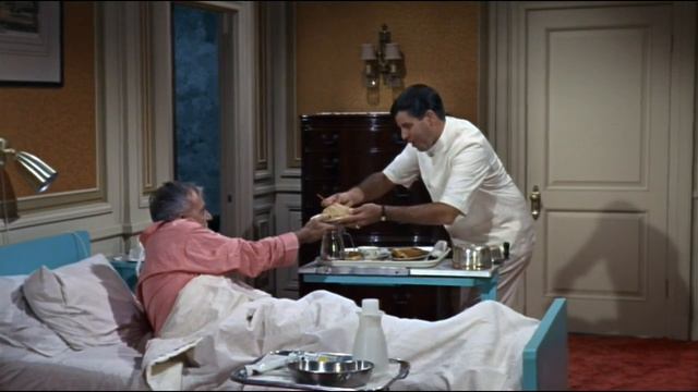 Что делать, когда случайно измазал пациента, а он - коллегу по работе? смотреть онлайн