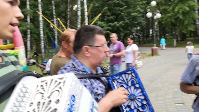 ДЕТСТВО -Смирнов Гармонь) смотреть онлайн