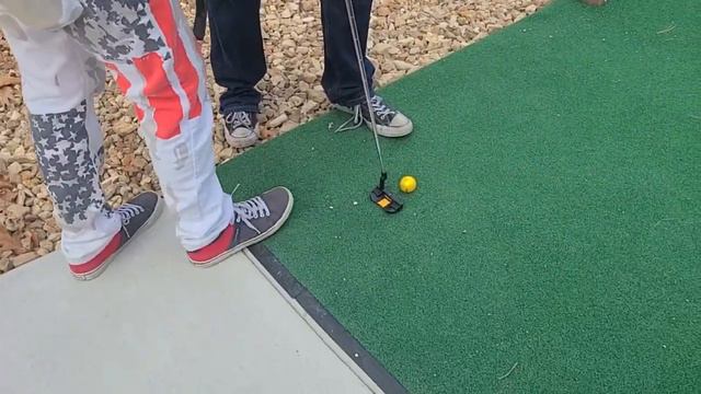 Putt Pirates - Opening Competition between the Mayor and "Kash Money" Karl Barth смотреть онлайн