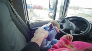 Дети ДАЛЬНОБОЙЩИКИ | Самая большая машина |  Дети играют в игру ДАЛЬНОБОЙЩИКИ. Грузовик