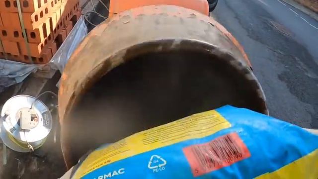 BEAUTIFUL ENGINEERING BRICK WALL (ENGLISH GARDEN WALL BOND)