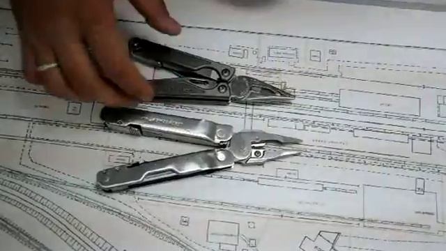 Сравнение размеров Leatherman Super Tool 300 и Leatherman Charge TTi