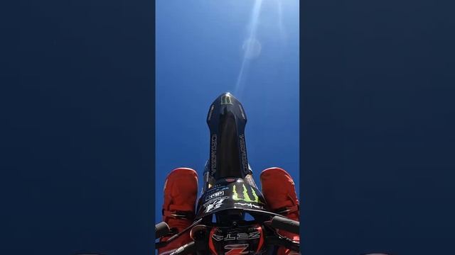 Прыжок на мотобайке от первого лица смотреть онлайн