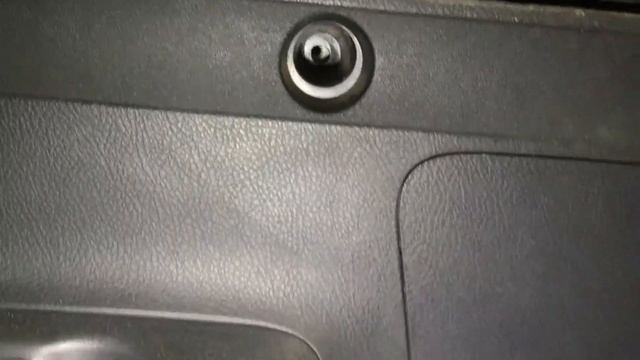 Как снять задний фонарь Toyota RAV4 3 поколения