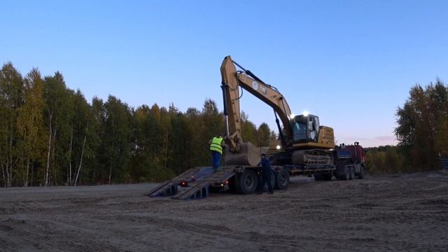 Погрузка экскаватора на трал#loading The Excavator Onto The Trawl