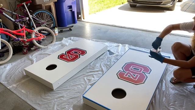 Customizing our Cornhole Boards with Decals and Epoxy смотреть онлайн