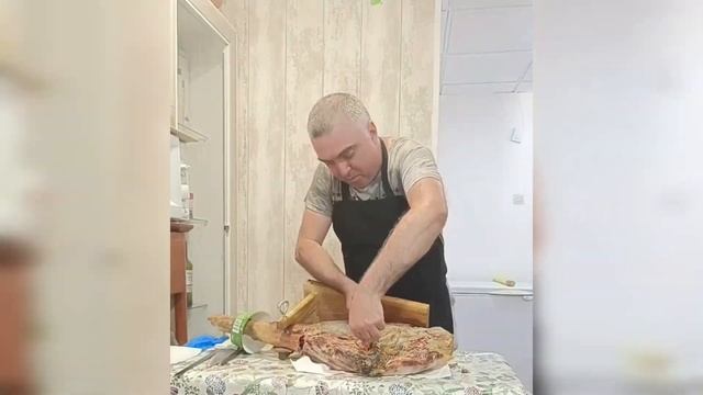 Как правильно начинать нарезку хамона смотреть онлайн
